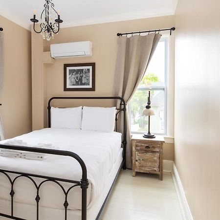 Pine Cottage Bed & Breakfast 매키낙 아일랜드 외부 사진